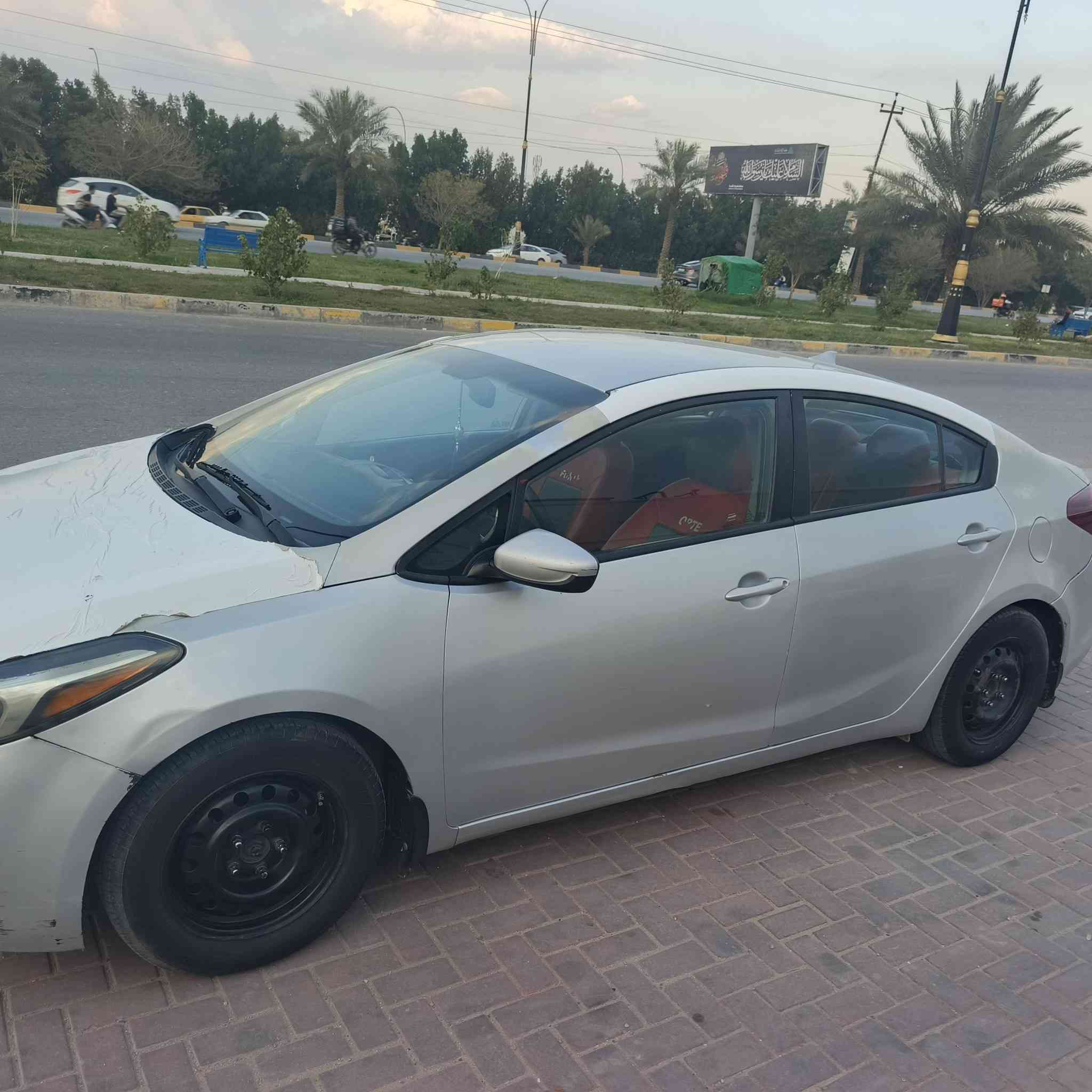 السلام عليكم كيه فورتي موديل 17 كير مكينه حداديه خير من الله ضرر الجاملغ الامامي والباب لغود والشاصي مكفول رقم كربلاء بأسمي السعر 98 ومجال بسيط العنوان كربلاء ***********
