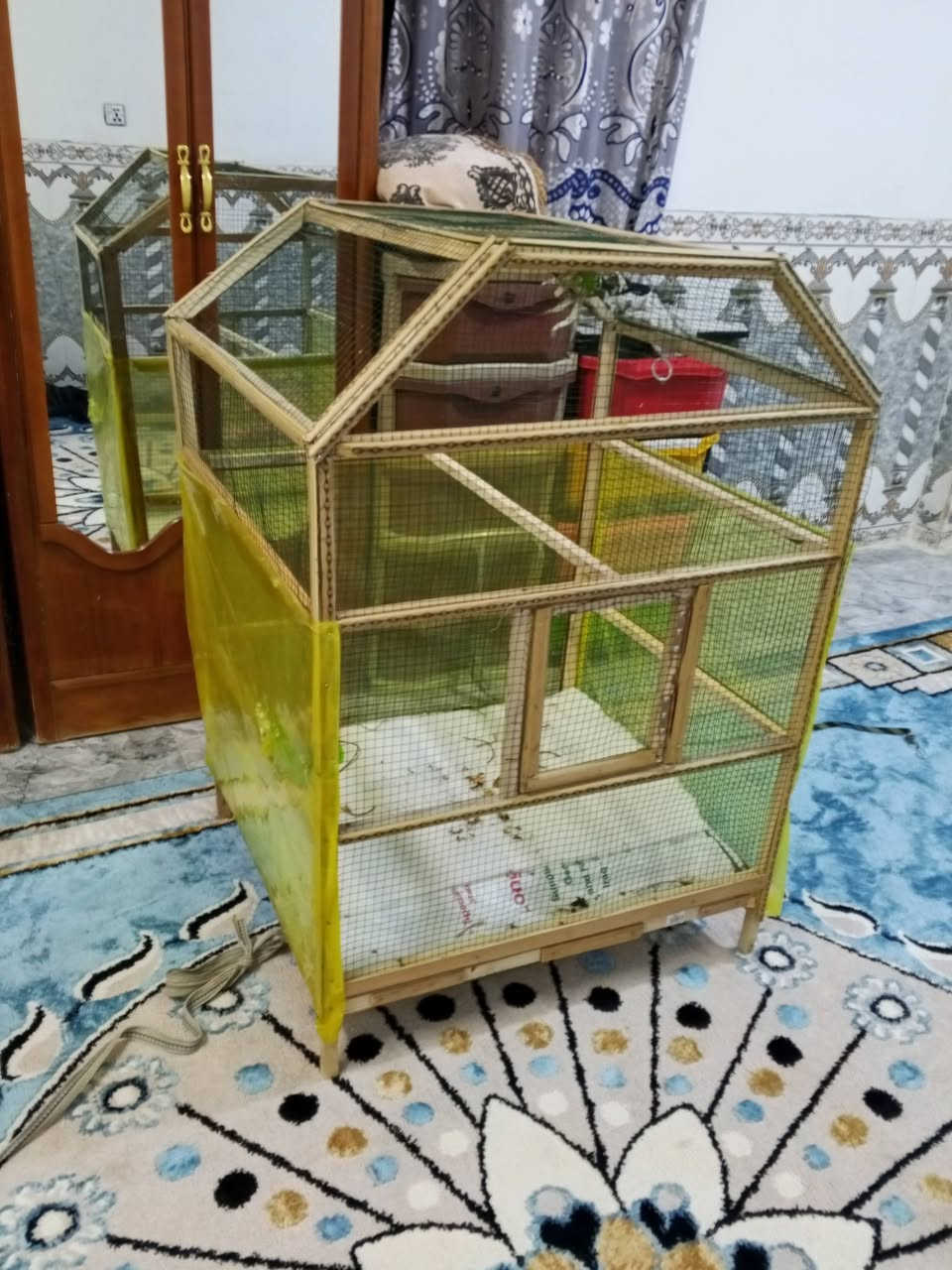 السلام عليكم عندي هاذا قفص للبيع جاهز من كلشي ما بي إي نقص السعر 35الف وبي مجال الشراي المكان الرمادي الاستفسار على هاذا الرقم ***********
