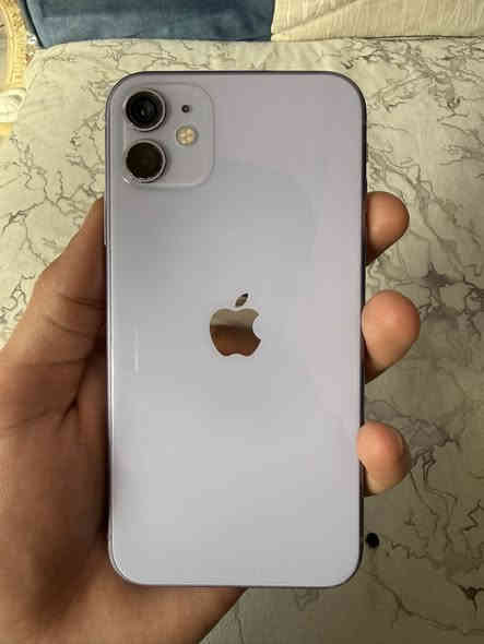 آيفون 11 عادي للبيع جهاز نضيف بس كامرته بيها رجة فقط شرق اوسط الجهاز ذاكرة 128  السعر 250 الف
***********
