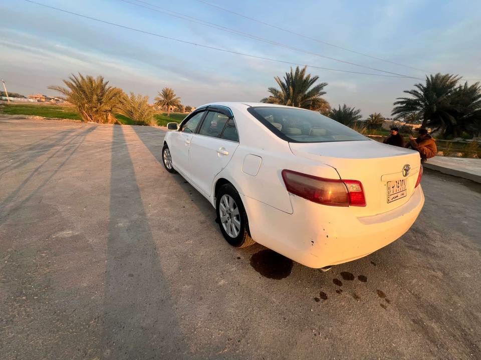 سلام عليكم كامري ٢٠٠٧امريكي بيه قطعتين صبغ جاملغات خلفي بدون كير محرك تدفأ تبريد صدر الأمامي زين الخلفي تعبان بسمي تحويل مباشر ***********مكان الأنبار كرمه ما متواجد خاص بيع فقط سعر ٨٤وبيه مجال
