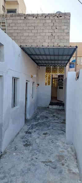 مشتمل للبيع طابو ملك صرف المساحه ١٠٠ متر ٥ × ٢٠ الموقع بعقوبه التحرير حي السكك قرب مديرية الوقف السني السعر ١١٥ وبي مجال للأتصال على صاحب الدار ***********
