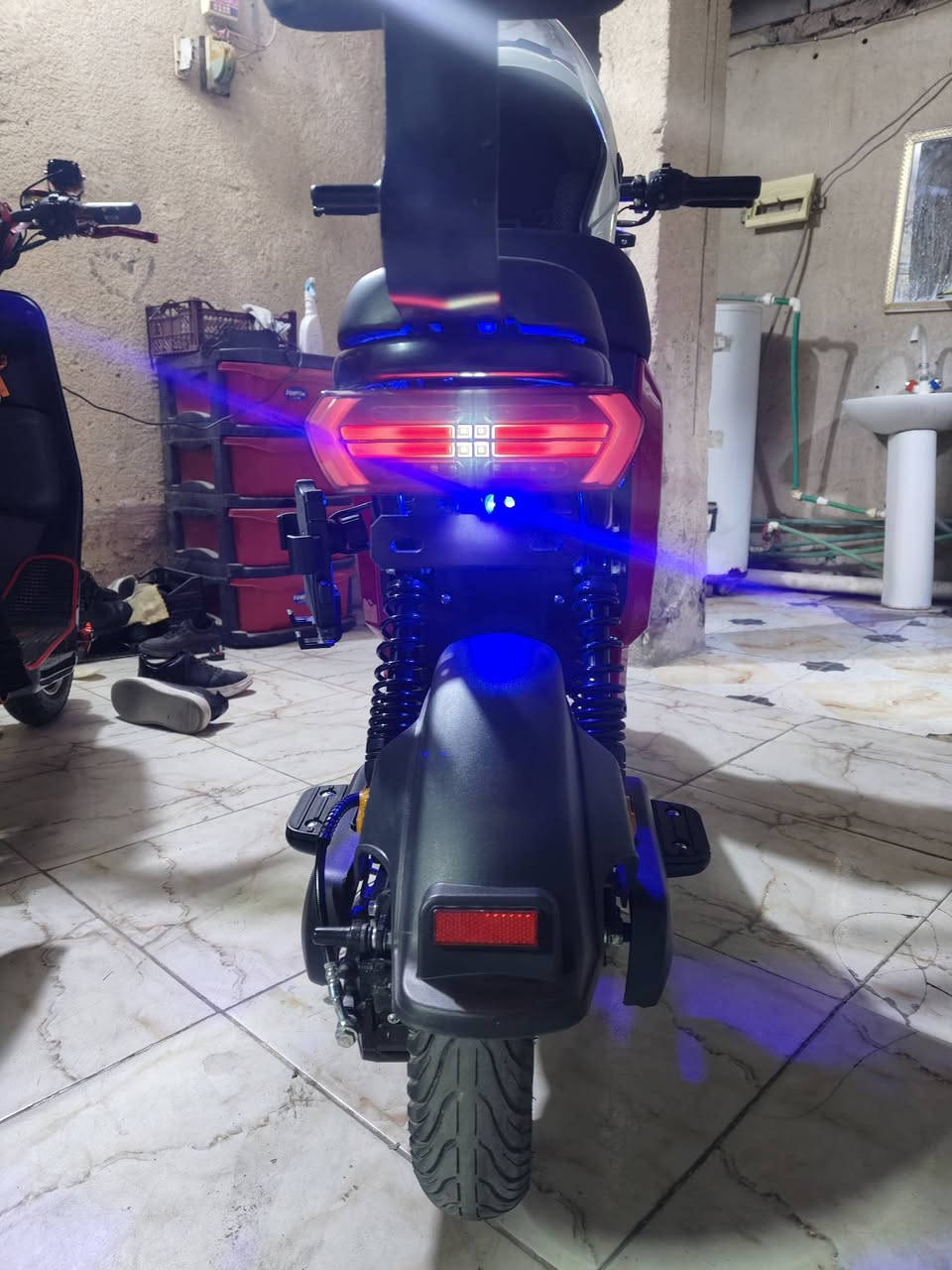 درجة شحن R9مديل 2026 جديدة كلش نضيفه وحلوه السعر 570 وبيه مجال رقم البصرة ***********3
