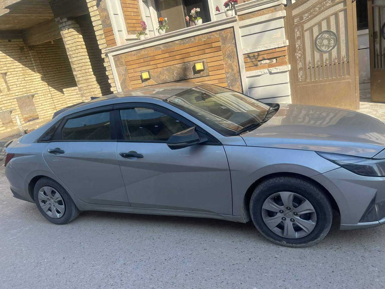 سلام عليكم النتره موديل 2023 سياره مصبوغه عام سياره جاهزه مكينه كير حداديه تخم تاير  تبريد شغال السعر 130 وبيه مجال عنواني بغداد وارد امريكي ***********
