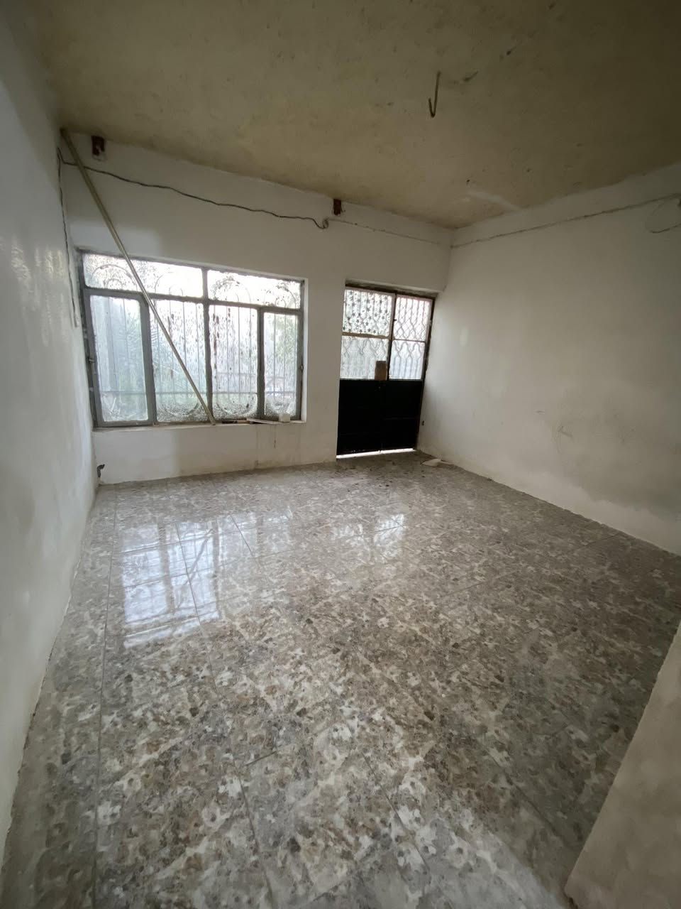 🏘️ / دار للايجار مسـاحه (٢٢٠)م 

1️⃣ طابق الاول / غرفه نوم ٢ . مطبخ . مجمع صحيات . استقبال  . 
هول . كراج سياره . حديقه 
2️⃣ طابق الثاني / بيتونه . سطح 

📍 الموقع / شارع ٦٠ قريب شارع العام                              

للأستفسار ☎️: (***********)

