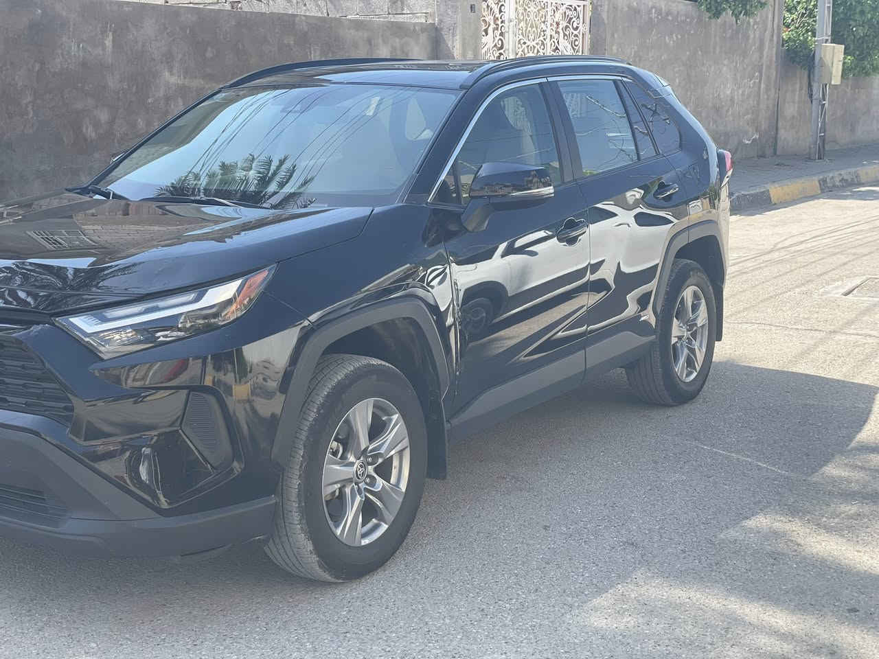 (من رخصة الادمن )
السيارة ضرر خفيف وفاتحين البجم وغراضها نفسهن

بدون اي تبديل بدون اي صبغ 

مرقم بغداد 

لوحات جديدة 

بيها بارد كللش بسيط 

مابيها اي كلوب مشتغل بالدشبول

السيارة بدون اي نقص 

ماشية ٢٤الف مايل 

فتحة 

بصمة 

كشن كهرباء 

صندوق كهرباء 

اشاير بالمري 

تدفئة بالستيرن 

 داخل لون بيجي 

 وبعد بيها هواي مواصفات 

مكاني ديالى بعقوبة 

للأستفسار اكثر الاتصال على الرقم 

***********
