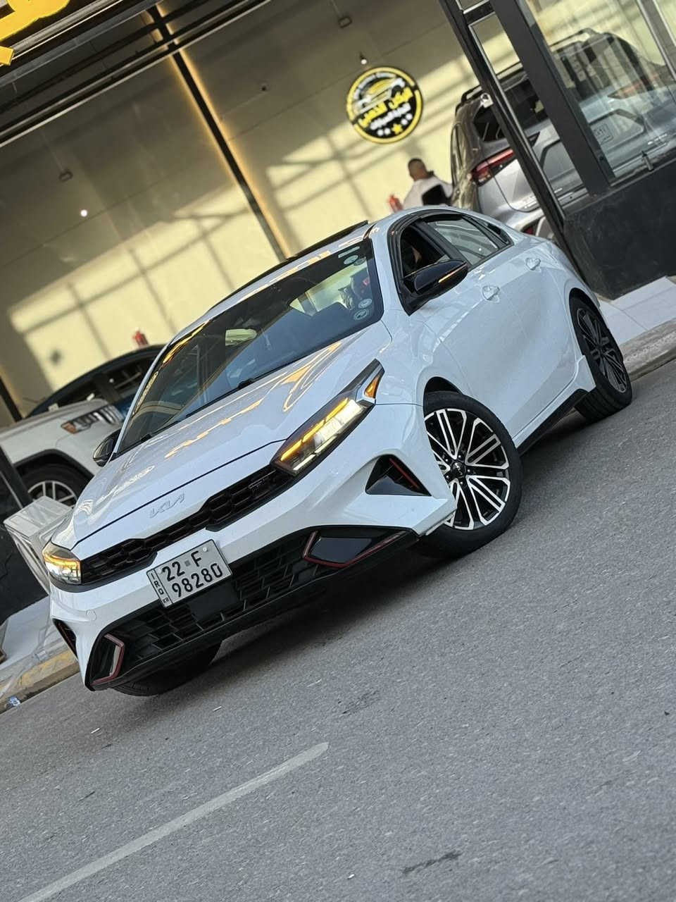 🚗 للبيع: كيا فورتي GT موديل 2022  بلاش 157$🔥
📍 مكان السيارة :  موصل مدينه المعارض الجديده 
معرض الركن الذهبي 
📞 للتواصل: واتس اب    ***********
                                              *********** 
🛠️ المحرك: 4 سلندر 1600 توربو 🚀🚀
السعر بلاااااااش💥🔥😳157$🔥
⚙️ المواصفات: 1/1 فووول الفوووول 
• بصمه تشغيل 
• سلايت 
• كشنات حار وبارد 
• شاشة كبيرة وكاميرا
• CarPlay و android
• تحكمات ستيرن
• أوتو ستوب
• قيادة ذاتية
• تحديد سرعة وتحديد مسار
• رادارات أمامية وجانبية وخلفية
• مثبت سرعة
• مانع انزلاق
• 3 انضمة قيادة

⚠️ أضرار السيارة: 
• بدووون صبغ 
• بجم كبس 
بدووون دواخل 
بدووون ايربك 
اقل الشبر تعديل يم السلايت 

📌 تفاصيل إضافية:
• السيارة رقم اربيل شرط التحويل 
• لون السيارة ابيض🤍
• الكير والمحرك بحالة ممتازة – شرط الفحص
• صدر وخلف "بلادي"
• الرادار وحجر البيئة والكزوز  كلها أصلية
• السيارة بحالة ممتازة وبدون مصاريف
السعر 157$🔥
