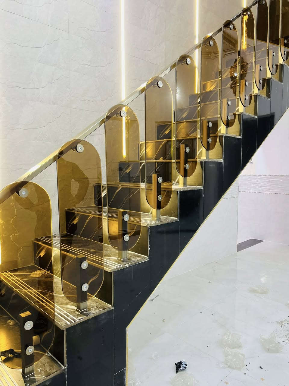 أتريد أتحافظ على أطفالك من الدرج🤕
الحل موجود عدنا 🤗
مجرد تتصل أحنا نجيك 🚙🚙
وهذا جزئ من أعمالنا 

محجرات مواد تركية💯💯
❎السعر مناسب جداً
❎يتميز بالمتانة
❎مقاومة عالية ضد الصدأ

متوفر لدينا كل أنواع المحجرات بكافة الألوان والأشكال 
مربع ودائري وكذلك الجام والملكي وكما موضح في الصور

دقة وضمان في العمل والمواد
الأسعار مناسبة جداً وتنافسية. وبنظامي القسط والنقد
شعارنا الدقة والأتقان في العمل💪

للأستفسار
*********** 
 *********** واتساب
