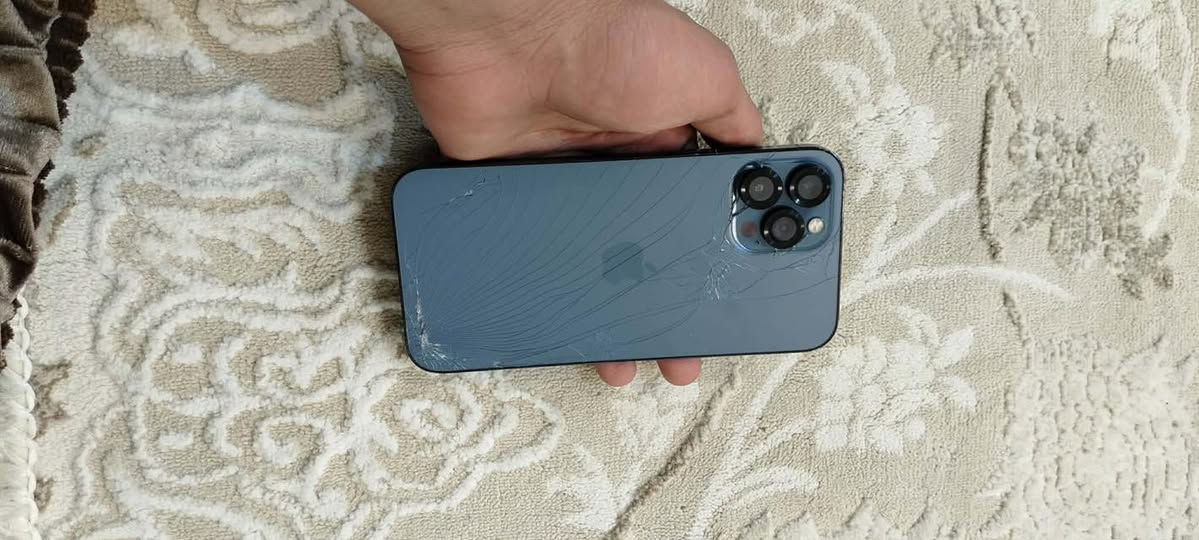 إيفون ١٢برو ماكس شاشه وضهر مكسوره فيس ايدي متوقف ذاكره ٢٥٦سيمكيارات شغال سعر ٢٧٥ وبي مجال قليل ***********
