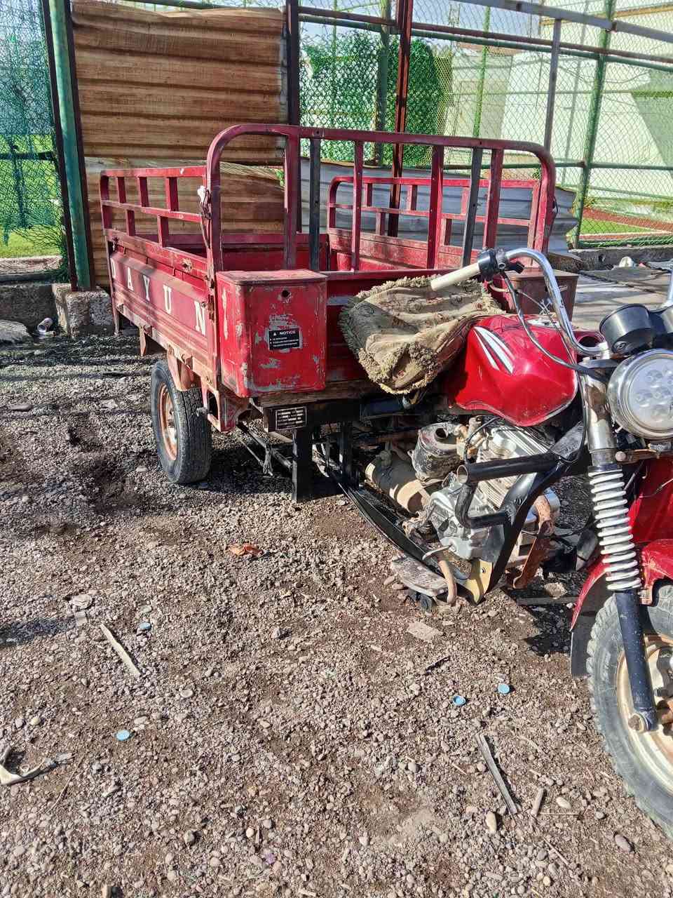 سلام عليكم ستوته دايوان للبيع موديل 2014 محرك 2019 ستوته كامله عوزهة باتري نكره هندر بدون اوراق اتكفل حلال وحرام ستوته خير من الله مال كسبه مثل ما واضحه بلصور المكان بغداد الشعله بلدوانم السعر علا التصال ***********
