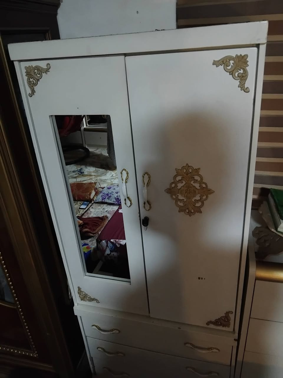 سلام عليكم جرابي كاملات مع الدواشك مالتهن للبيع مستعجل على بيعتهن ميز + كنتور + مجرات عنوان الزعفرانيه اي استفسار الاتصال على الرقم ***********
