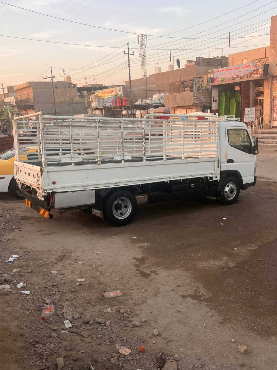 السلام عليكم  كنتر للبيع موديل 19 سياره مكفوله كفاله عامه من ضربة وصبغ محرك وكير اكسن  مكفلولات عامه سياره دوشمه وحداديه وتخم تاير محور 17نص سياره جاهزه  رقم بغداد العنوان عماره،***********
