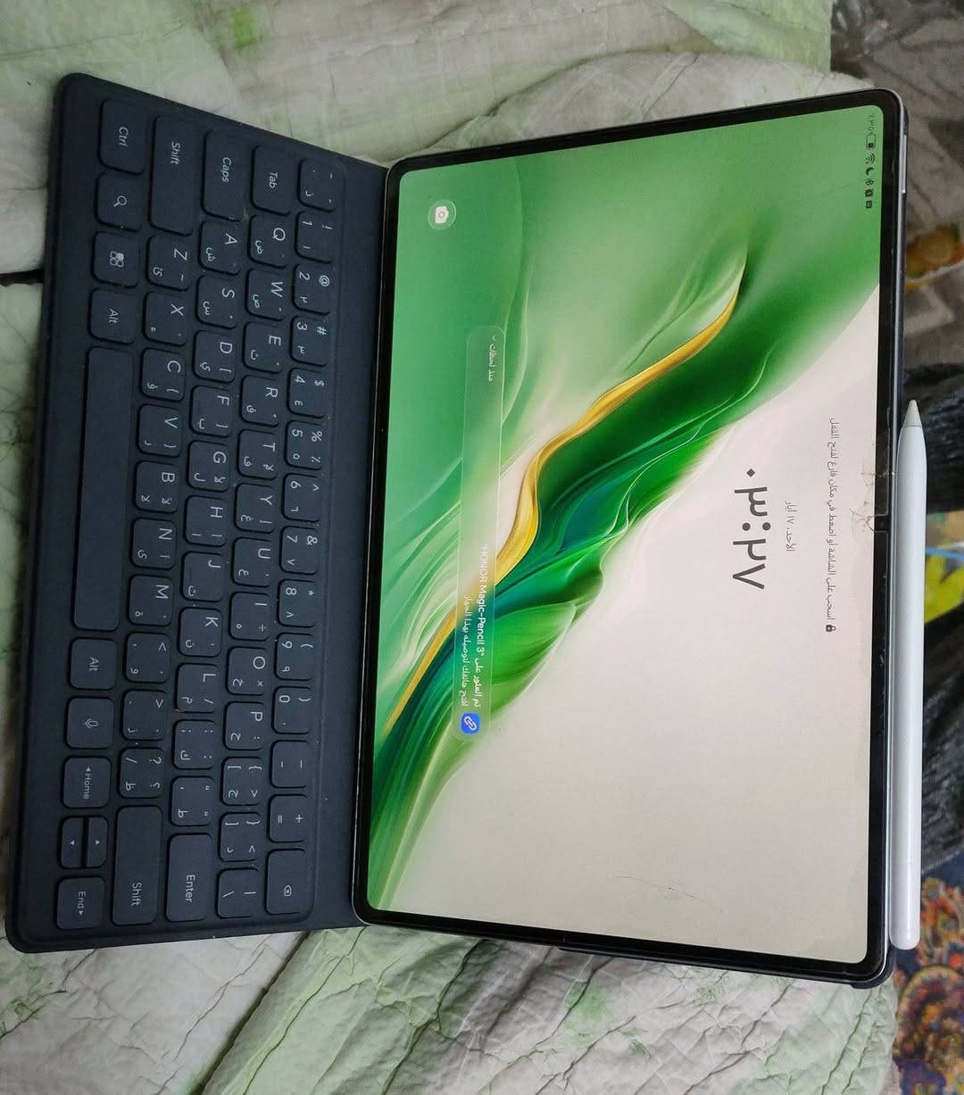 :
للبيع Honor MagicPad 2 الشاشة: بحجم 12.3 بوصة وتعمل بتقنية OLED بدقة عالية (\(1920 \times 3000\)) ومعدل تحديث سلس.الأداء: مزود بمعالج Snapdragon 8s Gen 3 القوي مع بطارية ضخمة بسعة 10,050 مللي أمبير.الذاكرة: يتوفر عادةً بسعة تصل إلى 256 جيجابايت لتخزين البيانات و12 جيجابايت لذاكرة الوصول العشوائي (RAM).
- أخو الجديد
الجهاز نظيف جداً وبحالة ممتازة (بي شخوط بسيطه كما موضع بل صوره )، الجهاز ما مفتوح ولا مصلح ولا داخل صيانة، والبطارية وشاشة الـ OLED بحالة الوكالة.
المواصفات:
• الجهاز كامل أغراضه (الكارتونة + الشاحن الأصلي السريع)
+ ملحقاته كيبورد  وقلم اصليات .
• استخدام شخصي وحشيم جداً.
السعر: (750الف ) وبيه مجال بسيط للطيبين.
المكان: بغداد - (البلديات ).
للاستفسار: المراسلة عالخاص أو الاتصال على الرقم: (*********** ). واتس اب متوفر فقط 
(الفحص والمقابلة بأي مكان يعجبك
