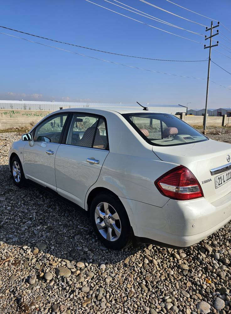 بسم الله الرحمن الرحیم 

نیسان تیدا 2009 
ناو زەرد و چوار جام کارەبا- ئەی بی ئێس - ویل کەپ- بیلاجکتۆر- یەدە نیکڵ- ئاوێنە کارەبایی .بەرگەکوشن و کامل گاعی تێگیراوە .
سەنەوی و رەقەم تا 2028 نوێیە.
تەقەو رەقەی نیە و ماڵی دۆستە.
سێ پارچەی بۆیاخە- رەسمی سۆنەرم داناوە 
گێرومەکینە و  بەشەرت .

شوێن سلێمانی 
***********
*********** السليمانية, العراق
