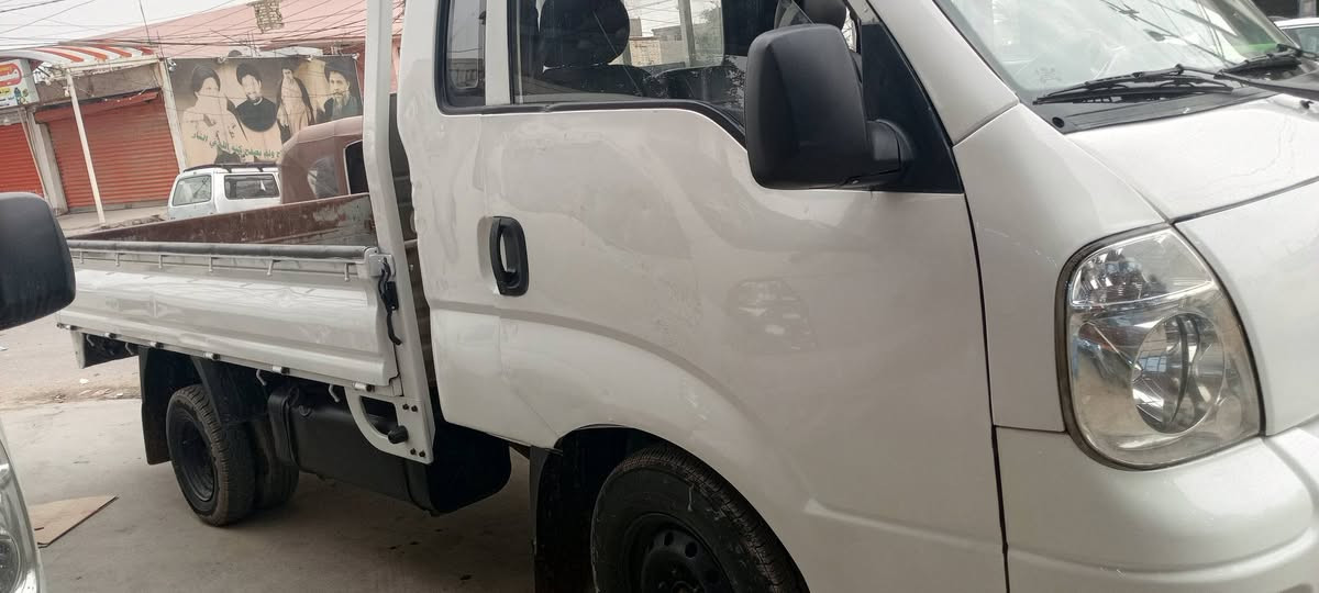 سلام عليكم كيا بنكو مديل 9رقم انكليزي تحويل ثاني يوم الصبح السياره مصبوغه ببها جماليه لاضربه ولاطخه جماليه فقط اكفلك شاصي مكينه كير اكسل السياره خير من الله ربع مذب عليها السعر 74اوبيها مجال حك الجيه ***********
