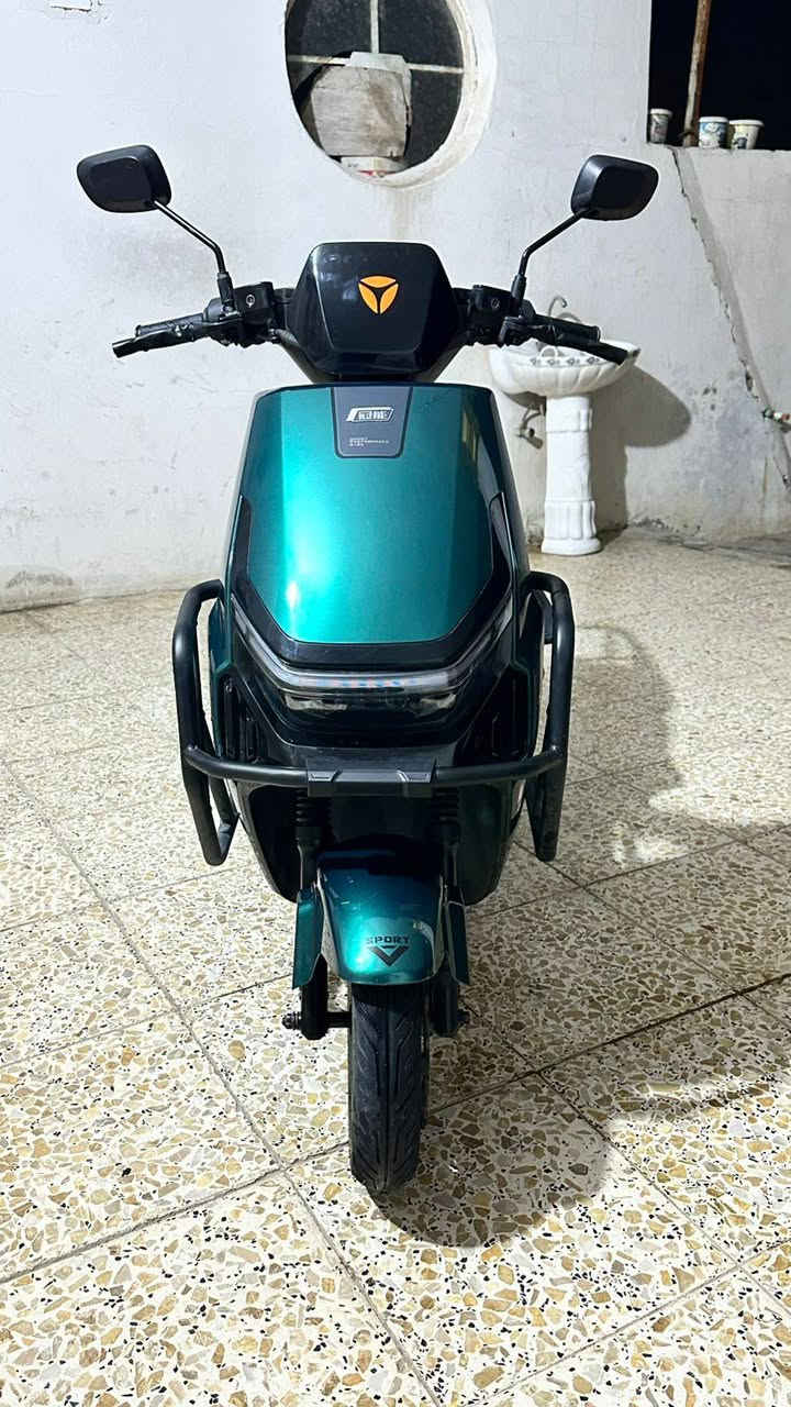 دراجة شحن من شركة ياديا العالمية
الدراجة ماشية 2000 كيلو فقط 
المواصفات 

1-قدرة الملف 1200واط

2-القدرة القصوى للملف 2400 واط

3-حجم البطارية 72فولت كرافين 

4-عدد البطاريات 6

5-بريك دسك امامي وخلفي 

6-السرعة 58كم /ساعة 

7-المسافة المقطوعة للشحنه الواحده 72كم 

8-مثبت سرعة 

9-نظام رجوع بك 

ملاحظة .... ضمان سنتين على الملف والبطاريات 

وضمان سنة على العقل 

للاستفسار الاتصال علي الرقم 

***********

السعر مليون ومية وبيها مجال
