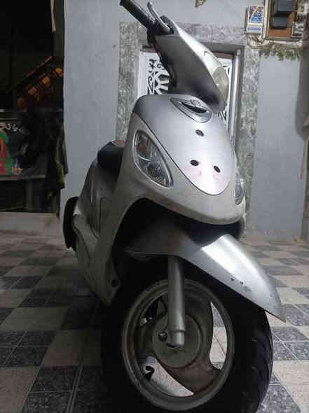 السلام عليكم ماكس منغولي لون رصاصي كفراتها الأصليه للبيع ماصاله شهرين من نازله رمبه نضيفه  كلشي شغال بيه هندر سلف كهربائيات كله شغاله مناقصه شي كلش نضيفه شوفت عينك وياه كفرات لون ابيض وصالنصه FM وسبويلر مال ماكس عدله لون اسود السعر 990 وبيه مجال حك الجيه مو شراي لا تتصل الرقم *********** متواجد واتساب
