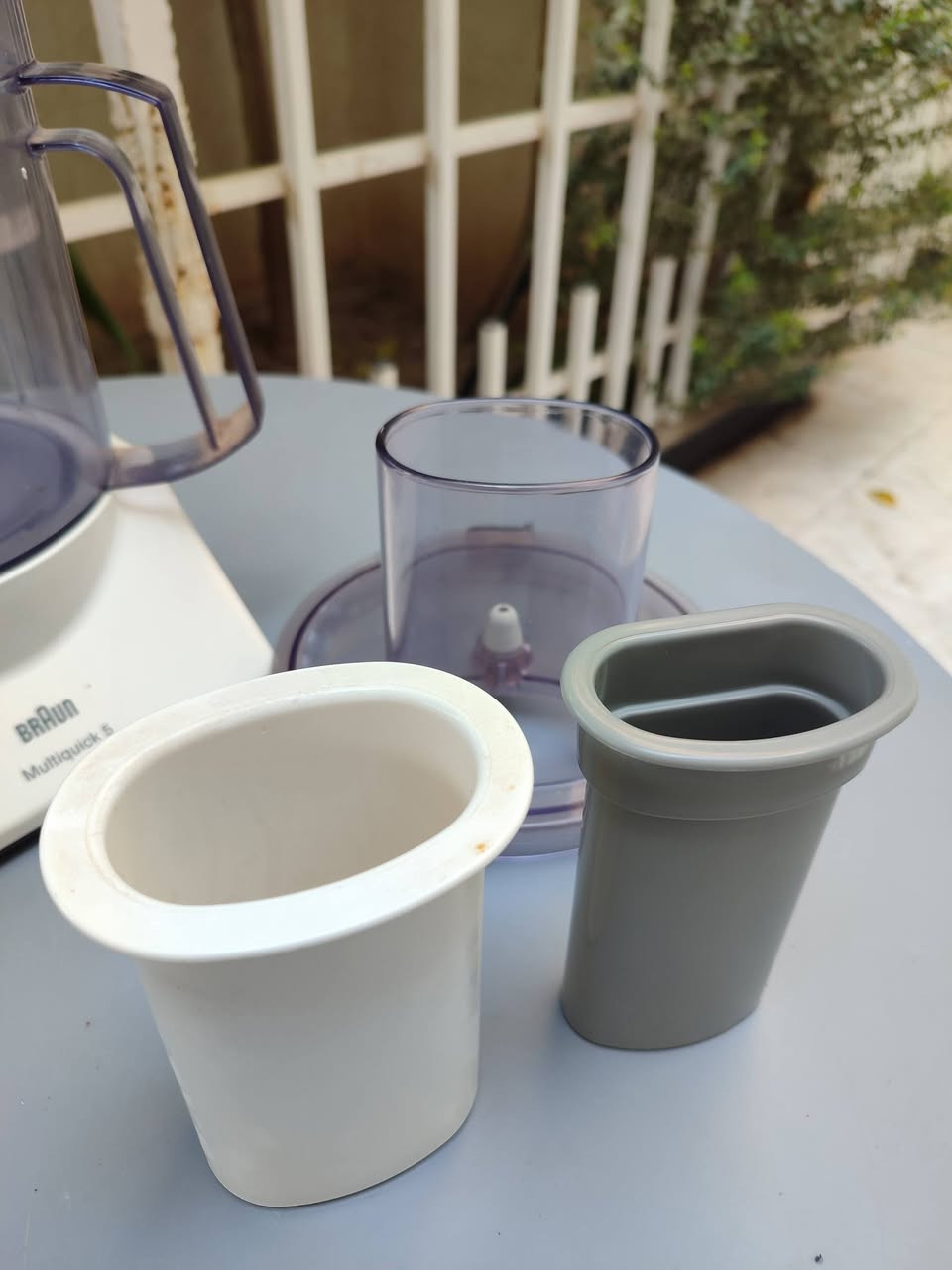 محضرة طعام ست البيت من Braun Multiquick 5 Kitchen Machine K700 
محضرة طعام ست البيت من Braun Multiquick 5 Kitchen Machine K700

 صناعة هنغارية اصلية ...

- تحتوي على وعائين كبير بسعة 2 لتر وصغير بسعة 0.75 لتر .
- تأتي ب ١٤ سرعة متغيرة .
- مرفق معها ١٢ ملحق .
- تقوم بعدة مهام (ثرم و خفق وخلط وطحن وعجن ومعصارة حمضيات ومعصارة لكل انواع الفواكه) .
- مرفق معها كذلك اربع شفرات لتقطيع الخضار وللبشر الخشن والمتوسط والناعم .
- الجهاز جديد ونظيف جدا (مستعمل اقل الشهر فقط) .

للاستفسار وتفاصيل اكثر تفضل خاص ..


**إذا كنت صاحب هذا الإعلان وتريد حذفه لأي سبب، رجاءا أرسل رسالة إلى الدعم الفني**