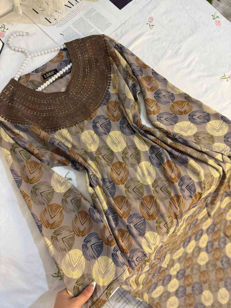 مخور العزايم  كلش نازك ومرتب وردن هالمره 🫢
الخامه : كشمير براند لانا ❤️
السعر : ١٥ الف فقط
القياس : l.. Xl.. 2xl
─────────────────
الحجز دايركت 📩
او رقم الواتس ***********
─────────────────
أسعار التوصيل....

. داخل الكوت 2,000
. اقضيه ونواحي 4,000
. بغداد وجميع المحافظات 5,000
─────────────────
