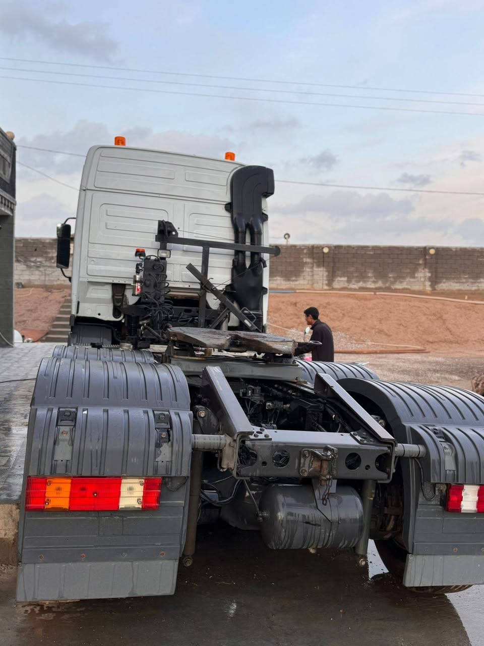 سلام عليكم اكتروز للبيع راس عربانه كفاله عامه 
٢٠٠٥ الرقم ***********
