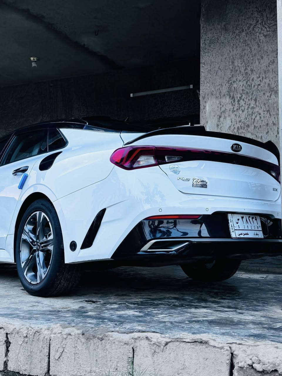 ‏_ Kia K5  _  ( G T )2021  معوقين اقل سنه بعد اتصير حره
‏   1600 Turbo ✈️✈️✈️✈️السعر155

((حادث السيارة : جاملغ وبنيد ) السياره عليهه منضومة غاز خاصه بل تيربو بريطاني المنشأ

المواصفات:  قفلة ملف الـ K 5 اعلى فئة 
الموديل: 2021
الفئة: GT
المحرك:  1.6T

السقف: زجاجي بالكامل بانوراما 
شاشة لمس كبيرة (قياس 10.25 )
نظام ملاحة GPS
نظام صوتي فاخر من Boss 12 سماعة 
بلوتوث + USB تايب سي + أبل كاربلاي + أندرويد أوتو
شحن لاسلكي للجوال
دخول وتشغيل ذكي (بصمة)
تشغيل عن بعد
مقاعد أمامية كهربائية
تسخين وتبريد المقاعد 
نظام تكييف منفصل قطعتين 
ماوس تحكم بـمودات القيادة 
ستيرن رياضي GT 
كشنات مختوم 
ترحيب عند الاقتراب / جنطة تنفتح عند الاقتراب 5 ثواني
إضاءة داخلية LED
نظام اختيار وضعيات القيادة
( Eco _ Normal _ sport _ sport plus ✈️ )
حساسات أمامية وخلفية وجانبية 
رادار 360 درجة في كل الاتجاهات 
كاميرات 360 درجة عالية الدقة
أنوار أمامية LED بالكامل
أنوار نهارية DRL
أنوار خلفية لد متقطع  
مرايا كهربائية مع إشارات وقابلة للطي وقلاب مع البگ
زوائد رياضية GT
نظام تنيبه السائق 
حساسات مطر وتحكم أوتوماتيكي بالمساحات
نظام إضاءة أمامية اوتماتيك
نظام مانع انغلاق المكابح (ABS)
نظام الثبات الإلكتروني (ESP)
نظام المساعدة في صعود المرتفعات
نظام مراقبة ضغط الإطارات (TPMS)
نظام تحذير التصادم الأمامي
نظام التنبيه عند تحرك السيارة الأمامية في الترفك لايت
إطفاء ذاتي 
سايد بريك يعمل مع المكابح تلقائيا
نظام الكبح التلقائي في الطوارئ (توقف ذاتي) 
نظام التنبيه عند الخروج عن المسار
نظام المحافظة على المسار
نظام مراقبة النقطة العمياء
نظام تنبيه حركة المرور الخلفية
فرامل يد كهربائية مع Auto Hold
إطفاء السيارة اوتوماتيكياً
السعر المطلوب 155 وبيها مجال للشراي
للاستفسار الاتصال بالرقم *********** بيه واتس اب
