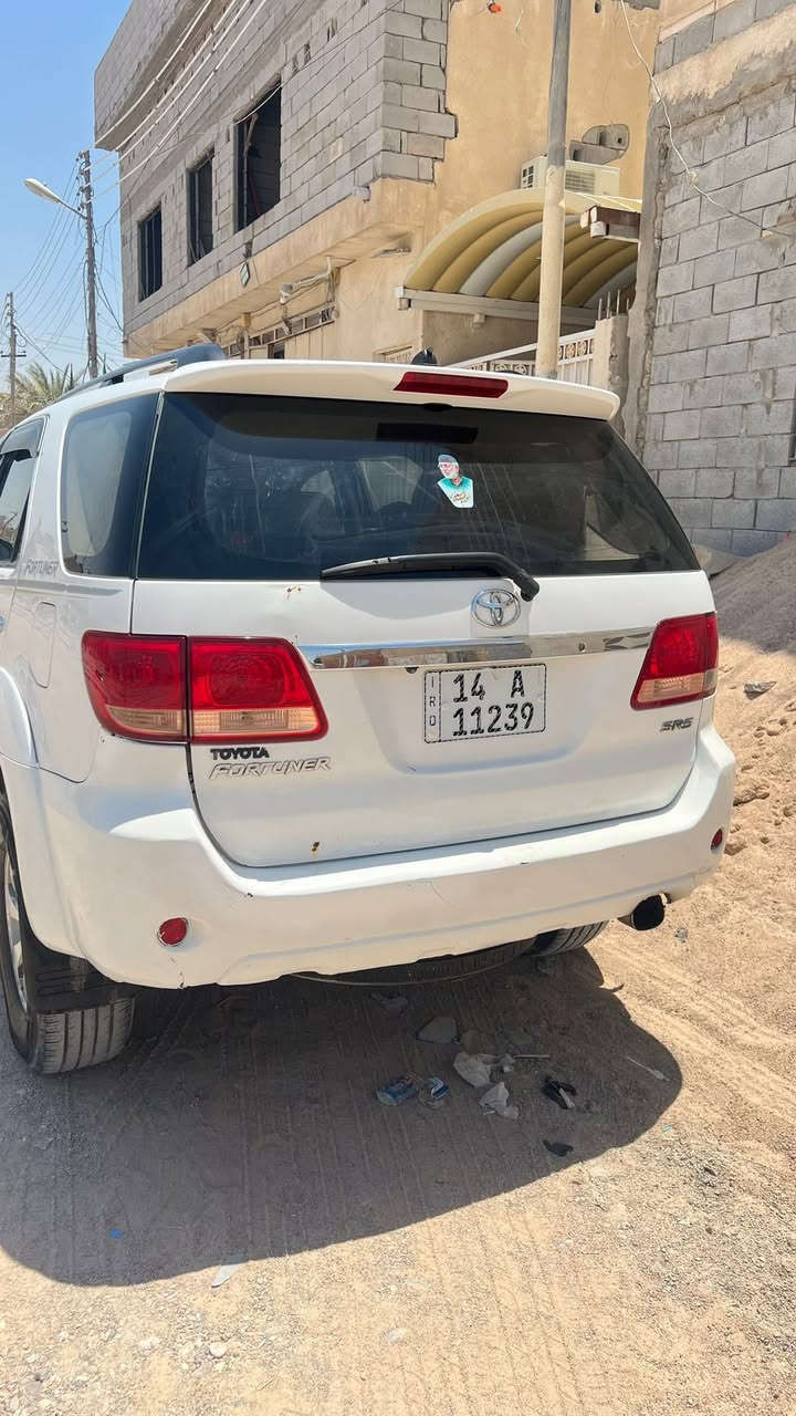 تويوتا فور جنر موديل 2006 السيارة نظيفة و حلوة تبريد حدادية مكينة كير السيارة ب اسمي سنوية جديدةو  رقم جديد 
السعر : 105
العنوان : البصرة الزبير دور الضباط
الهاتف : ***********
