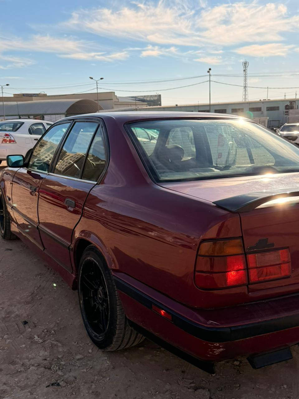 السلام عليكم bmw 525 مديل 1993 سياره حلوه وجاهزه مصروف عليهه هواي  غرفه جديده تخم تاير جديد حداديه مكينه كير  كله جدد فتحه دبل ايرباك تعميرهه فول رقم بغداد صدامي ماشين بلمعامله للهزه مداور ثانيوم  مكان السياره النجف الاشرف ليحب يتواصل ويه راعيهه ***********
