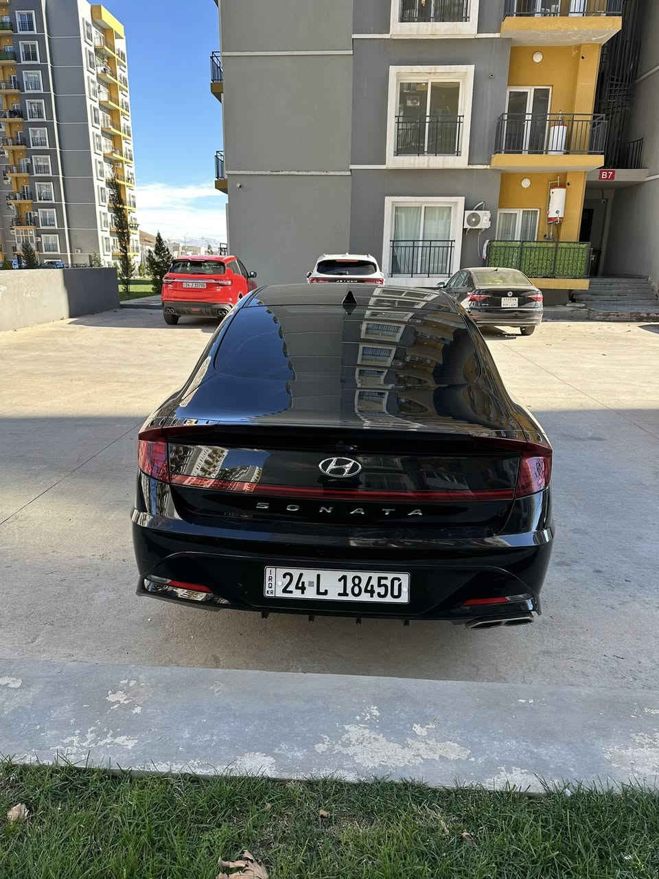 سوناتا 2022 SEL امريكي لون اسود
بدون صبغ
بدون ايرباك
بدون دواخل 
بدون شواصي ولغود
السيارة للامانة كلش نظيف ماشاءالله
صور الحادث موجود بالمنشور

ماشية 34 الف ميل 
مواصفات 
بصمة
تشغيل عن بعد
تدفئه كشنات 
كشن كهربائي
شاشه كبيره 
كامرة خلفي
نقطة عمياء
رادار امامي 
رادار خلفي 
الحفاظ عالمسار 
ستیرن رادار
بريك كهربائي
تحكم تبريد بيانو قطعتين
لايت نشرة و زينون
3 انظمه قياده 
محرك 2500 GDI بدون توربو 
بیە تایر سبیر مالتە اصلي شرکة
ارضیات شرکة

سعر: 183$

فقط بابين جهة عکس السائق مبدل امریکي مال کصە نفس اللون اشتريت ب 1200$
السیارة مکفول من کلشي و عدى البابين ما مبدل بيه اي شيء

سيارة مرقم دهوك باسمي
مکان السیارة دهوك

***********
موجود خاص و واتس اب
