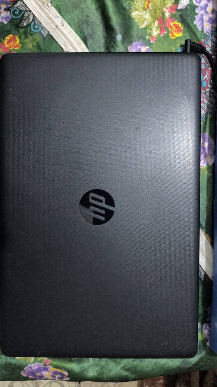 ​الموديل: HP Laptop 17-by3xxx (شاشة كبيرة مريحة للعين).
المعالج: Intel Core i5-1035G1 (جيل عاشر) يعطي أداء سريع ومستقر.
​الذاكرة العشوائية (RAM): سعة 32 جيجابايت (تطوير خاص)، يفتح عشرات البرامج بنفس الوقت بدون أي تعليق.
​الهارد (التخزين): SSD بسعة 477 جيجابايت (إقلاع سريع جداً للوندوز).
​الشاشة: قياس 17 بوصة (كبيرة وواضحة جداً للأفلام والشغل).
​النظام: Windows 11 Pro أصلي ومفعل.
​🎮 أداء الألعاب والبرامج:
​يشغل لعبة PUBG Mobile على إعدادات Ultra Extreme (كما موضح بالصور).
​مثالي لبرامج البرمجة (Visual Studio Code) والتصفح الثقيل.
​يحتوي على كيبورد كامل (Full Keyboard) مع لوحة أرقام جانبية.
​📝 ملاحظات إضافية
​الجهاز نظيف جداً (مثل ما مبين بالصور).
​البطارية والشاحن الأصلي بحالة ممتازة.
​السعر: [450] (قابل للتفاوض البسيط الموقع: [بغداد ]
📞 للتواصل:[***********]
