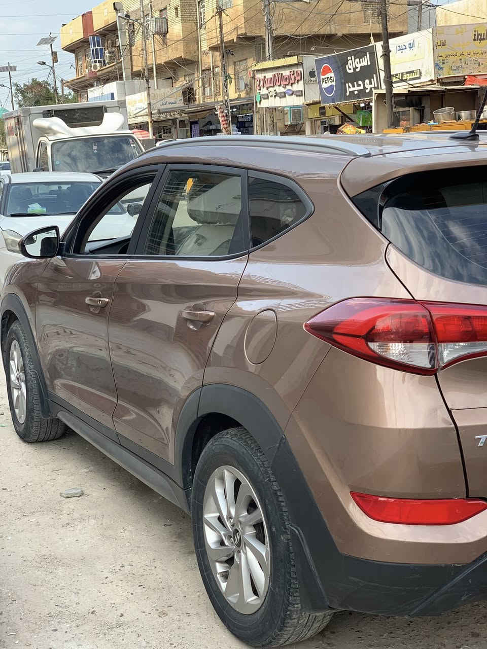 السلام عليكم للبيع توسان موديل 2017  وارد امريكي الحادث صبغ بنيد فقط الباقي كله كفالة سيارة جاهزة من كلشي ما ناقصها برغي رقم بغداد الإنكليزي الجديد عنواني بغداد الشعلة الأولى رقم ***********
