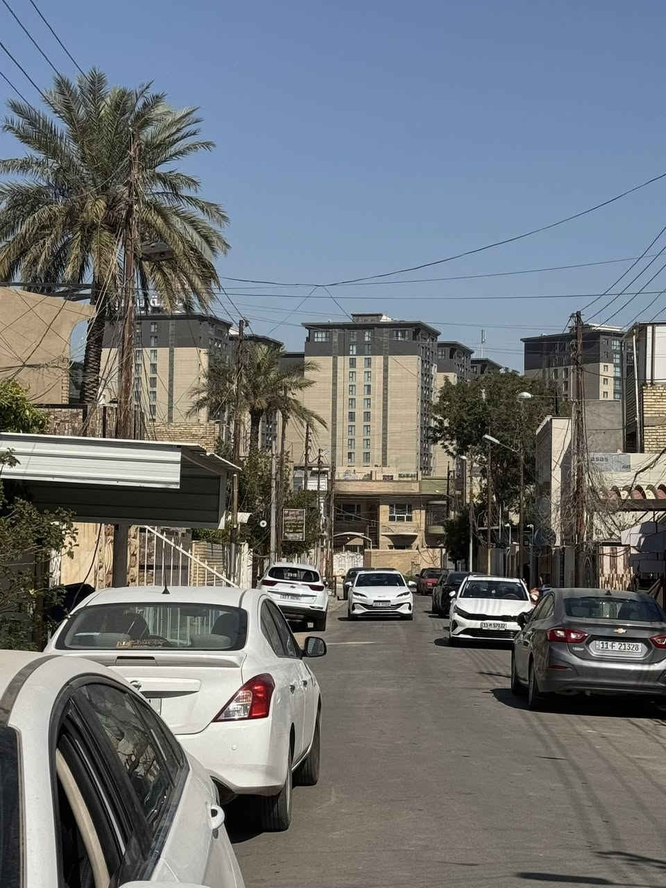 يا الله مشتمل للبيع مساحه 100 متر. بناء حديث حي الجهاد مربع الطائي خلف الشارع العام قرب مجمع النسيم 
يحتوي على ٣ غرف نوم الطابق الثاني غرفتين نوم وسويت كامل 
الطابق ارضي يحتوي على مطبخ وصاله وغرفه نوم  منور وخدمات  الأسفار اتصل على ***********
