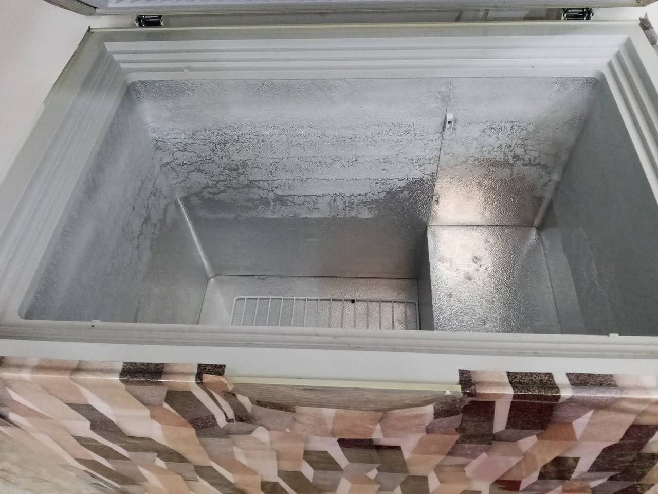 مجمدة 14 قدم شغالة أي نقص مابيها وبلادي أي تصليح مابيها وتجميدها فول السعر 150
***********
