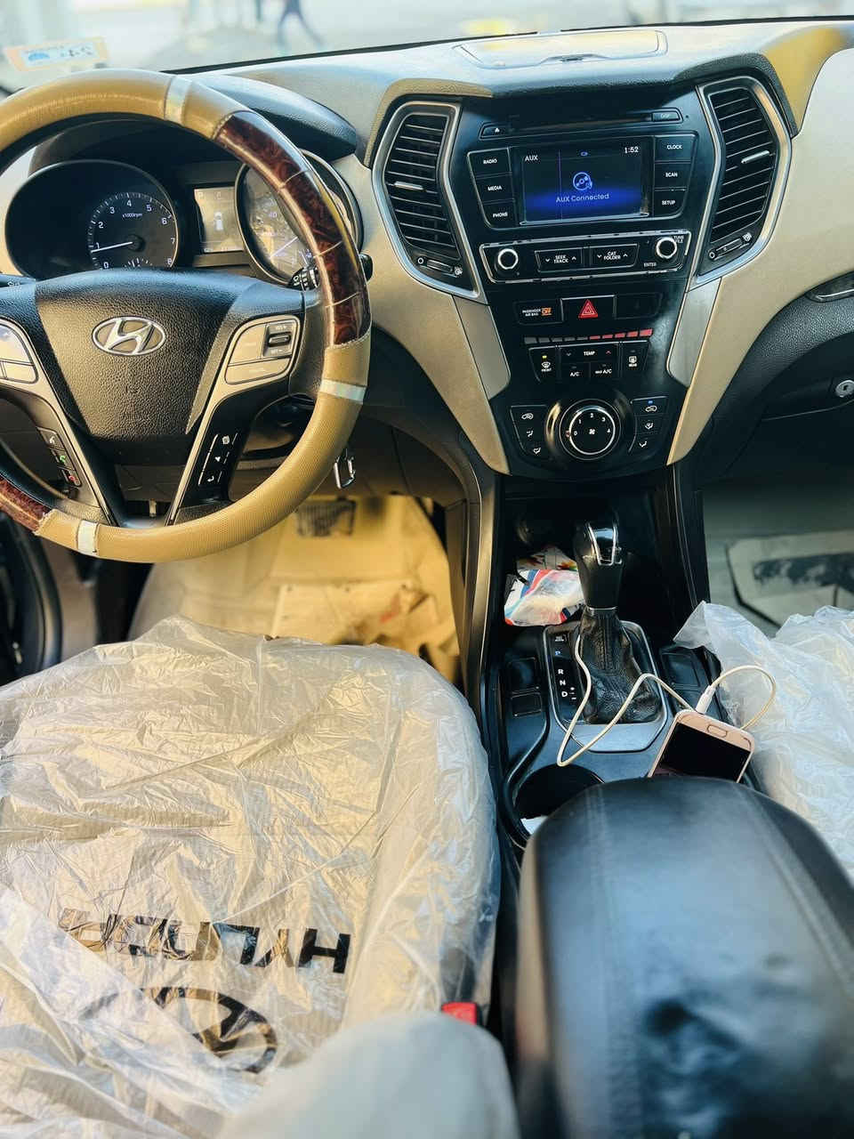 السلام عليكم سنتافيا موديل 17 امريكي
محرك 2400 
حادث تبديل جاملغ امامي بدون دواخل فقط والباقي كفالة 
تبريد قطعتين 
لايت زنون 
السعر ب155 وبيهه مجال للشراي
مكان السيارة الناصرية  المركز 
***********
