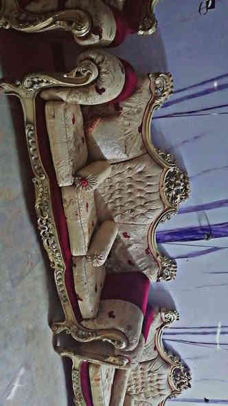 سلام عليكم عندي طخم ملكي جديد صالي اسبوع من اشتريتة مريد ابيعة السعر 700 الف وبي مجال هك جية العنوان بغداد الامين الثانية شارع الضغطط
***********رقم الهاتف وبي وتساب
