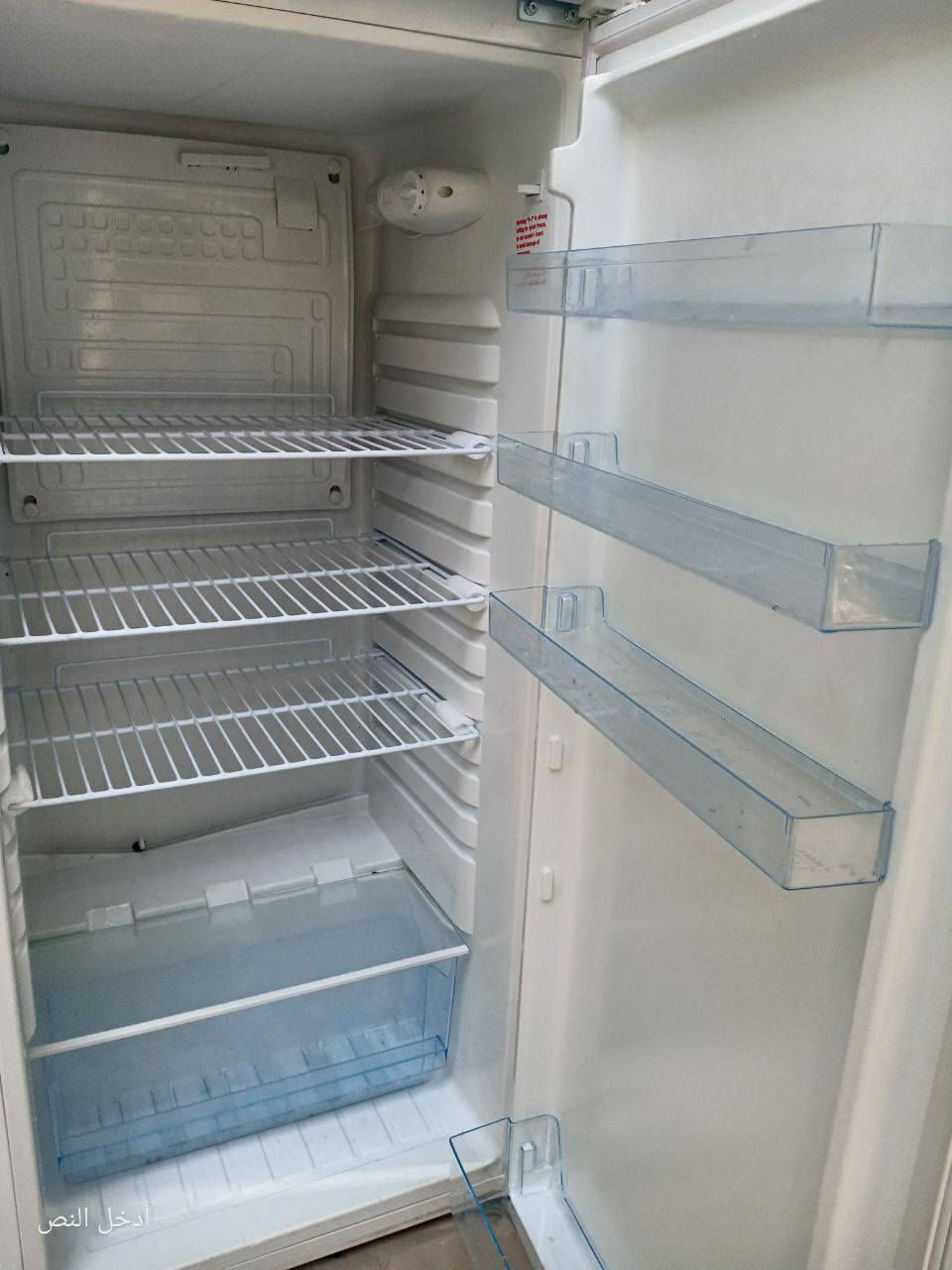 ثلاجة نظيفة وجديدة استخدمها قليل جدا
للاستفسار راسلونا على واتساب 
***********
