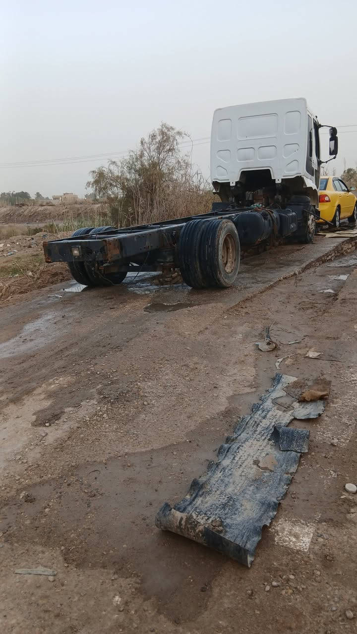 سلام عليكم رينوو موديل 2000 حموله 10 طن مكينه جديده كير مكينه مكفولات كفاله عامه شاصي مكفول اكسن خلفي جوبلس بسمي وهاذا رقمي ***********
