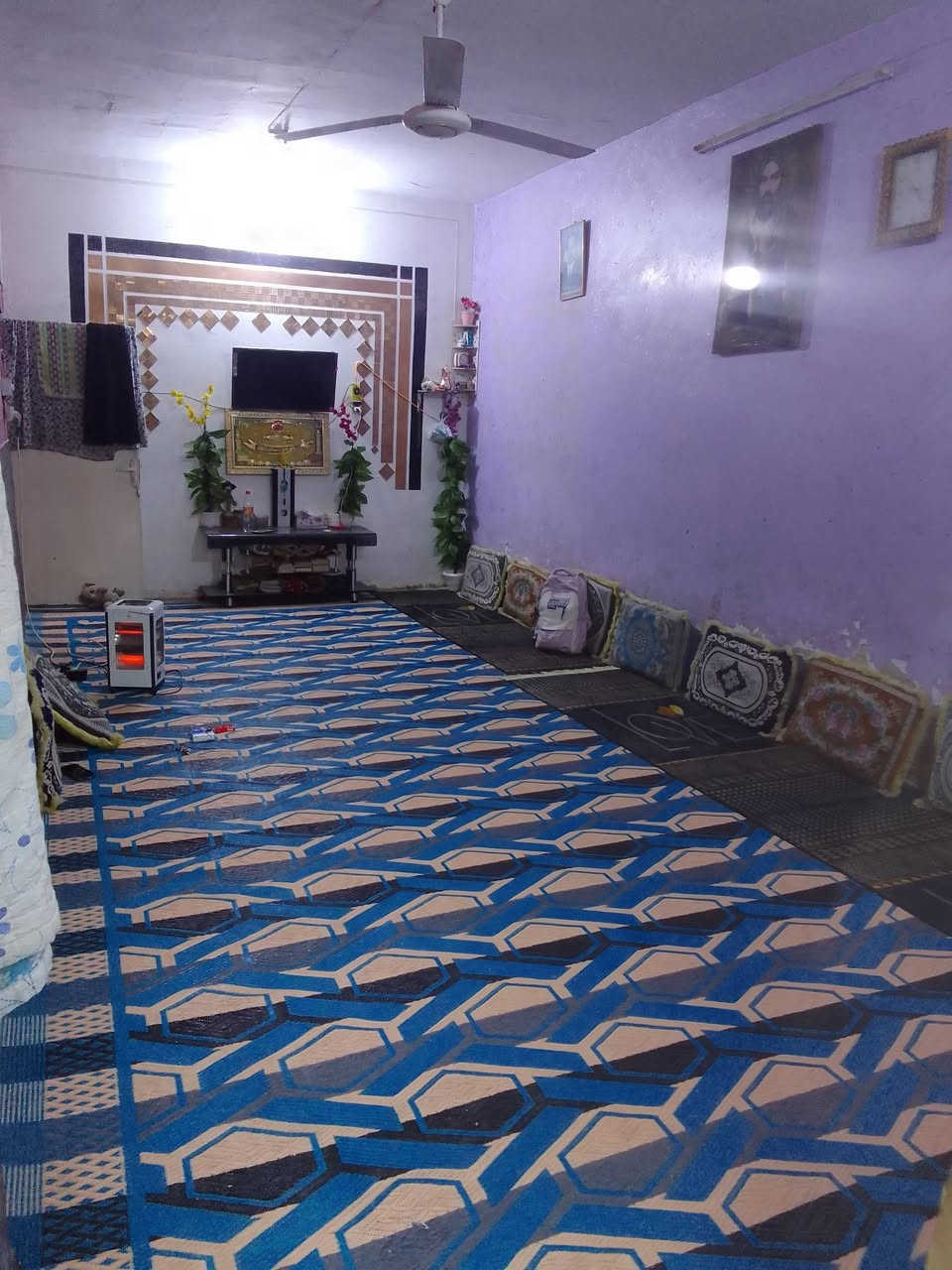 بيت للبيع العنوان الحميديه شارع المعسكر خلف مدرسه المختار خدمات موجود مي مجاري تبليط كهرباء نت ظؤي المساحه 180 متر السعر 50وبيه مجال قليل الاتصال على رقم ***********
