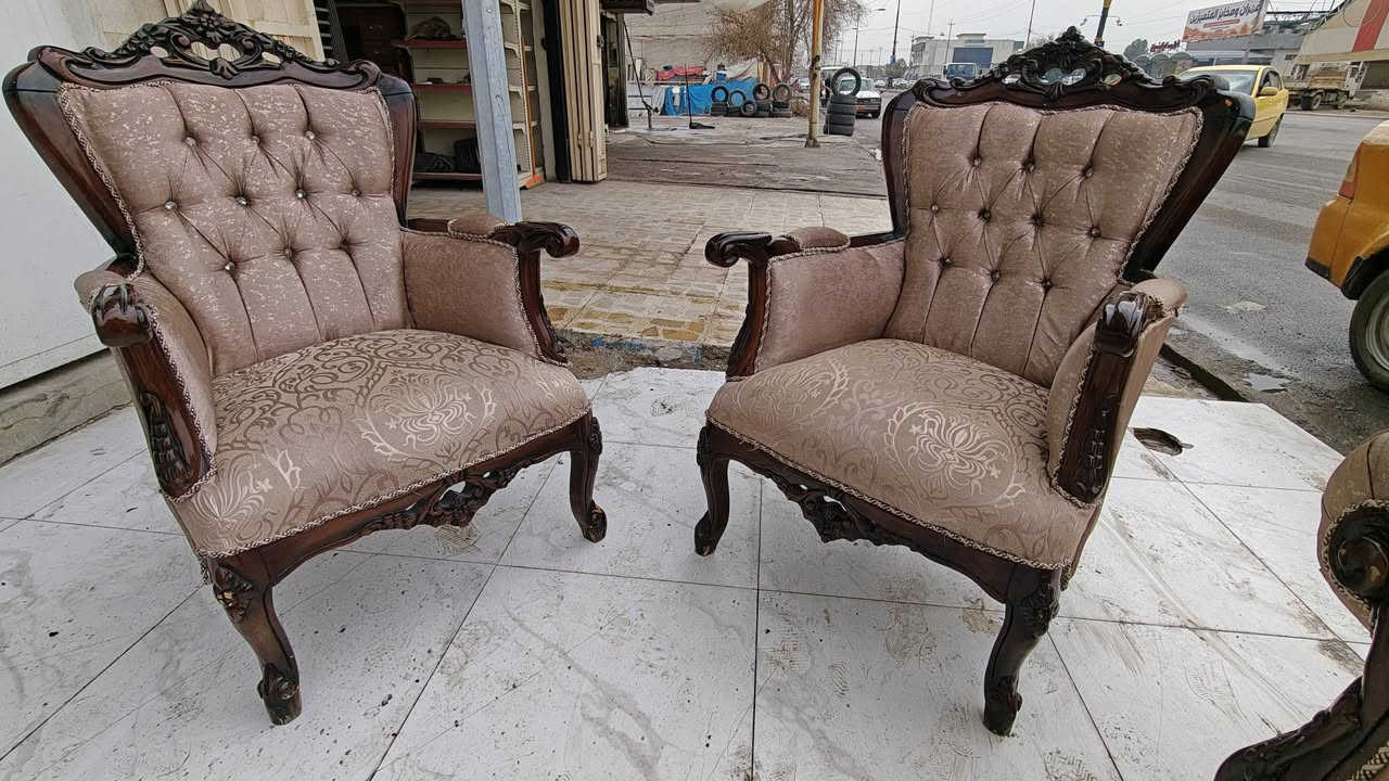 طخم رئاسي كلاسيك تركي مستعمل نظيف جدا جدا 
طخم 10 نفرات خشب زان الاصلي موديل حديث 
بسعر مغري مع ميز وسطي 
للطلب والاستفسار يرجى زيارة موقعنا في الموصل سايدين القادسية الاولى قرب جامع علي بن ابي طالب مقابل ملعب الأمواج أو الاتصال على الارقام التاليه 
***********
***********
