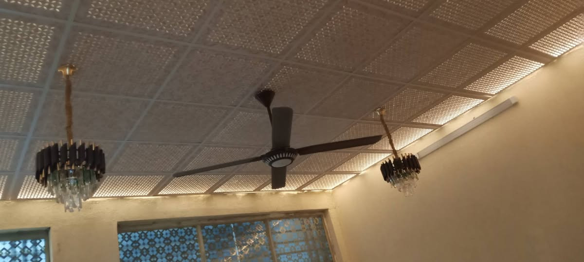 أسلام عليكم اخوان..حلين متفرغ خلفة سقوف ثانويه وتفليف جدران بديل الرخام والخشب+ ديكور سقف بلتغليف هاذ رقمي ***********  الله يرزقنا وياكم أن شاء الله
