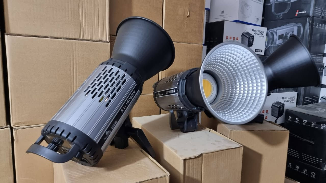 السعر الواحد 175  الف 
اضاءة فديو  مستمرة 250 واط من شركة YSKE
باي كلر شمسي ابيض ثلجي  تحكم كلفن تحكم بقوة الاضاءة 
شاشة كبيرة فانات تبريد عدد ٢ صامت  تحكم تطبيق موبايل جديد متوفر توصيل


**إذا كنت صاحب هذا الإعلان وتريد حذفه لأي سبب، رجاءا أرسل رسالة إلى الدعم الفني**