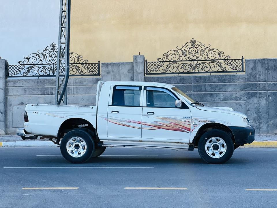 مستبوشي فورويل مديل 2006 سعر  63  وبيه مجال للاستفسار الاتصال ***********  مكفولة من صبغ ضربه وتبديل سياره جديده  وجاهزه وأي نقص مابيهه مكينه  كاز  مواصفات جام كهربائي مري كهربائي.   مكينه وكير  مكفولات حداديه جديدهه تخم تاير جديد رقم بغداد مشروع وطني مكان سياره كربلاء المقدسة
