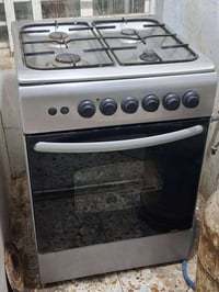 طباخ للبيع شغال عيونه مع الفرن  السعر ٧٠وبي مجال للاتصال 07709604010