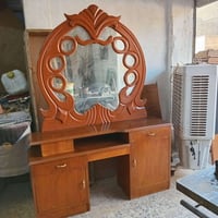 ميز مرايه صاج نضيف جدا السعر 60وبي مجال بسيط منطقة الشعب 07707571864