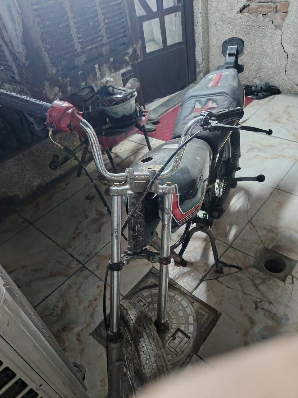 سلام عليكم ابيع بدون مكينة على حطتها بوصخها متروكة صار اسبوع ١٣٠ قفل بس الشراي يراسلني واتساب *********** مكان زعفرانية بغداد
