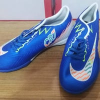 حذاء رياضي • ولادي • مقاسات ٣٢-٣٤