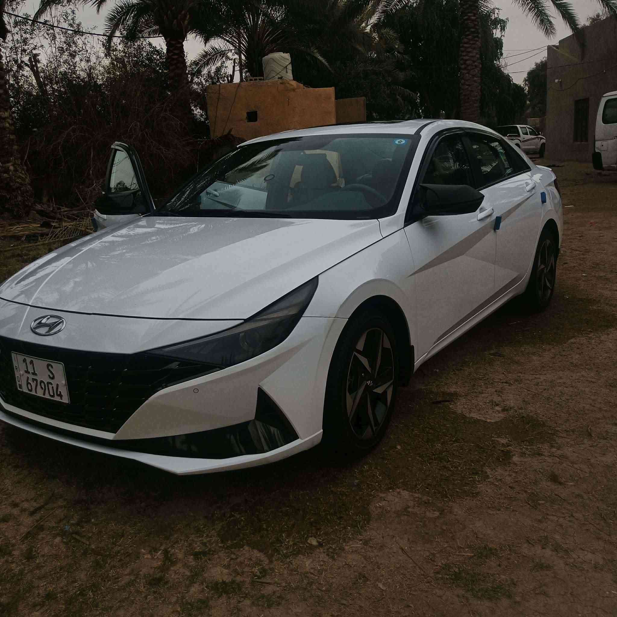 السلام عليكم النترا 23
كفاله عامه...
 ماشيه((41))  سبيرمانازل
 فول مواصفات 
فتحه بصمه 
لايتات زنون  
شاشة كبيرة 
محرك 2000 دوش كير At
كامرة دوارة
بصمة صندوك
ترحيب عند الاقتراب
دخول ذكي 
بصمة ابواب
تشغيل عن بعد
رادار امامي
رادار خلفي
رادار جانبي
تدفئة كشنات
تحديد مسار
قيادة ذاتية
توقف ذاتي 
كروس سرعة
وضعيات قيادة
صندوق ذكي
وبعد هواي مواصفات بيها 
رقم بغداد الدولي .... مكلف بل نشر 
***********
***********
