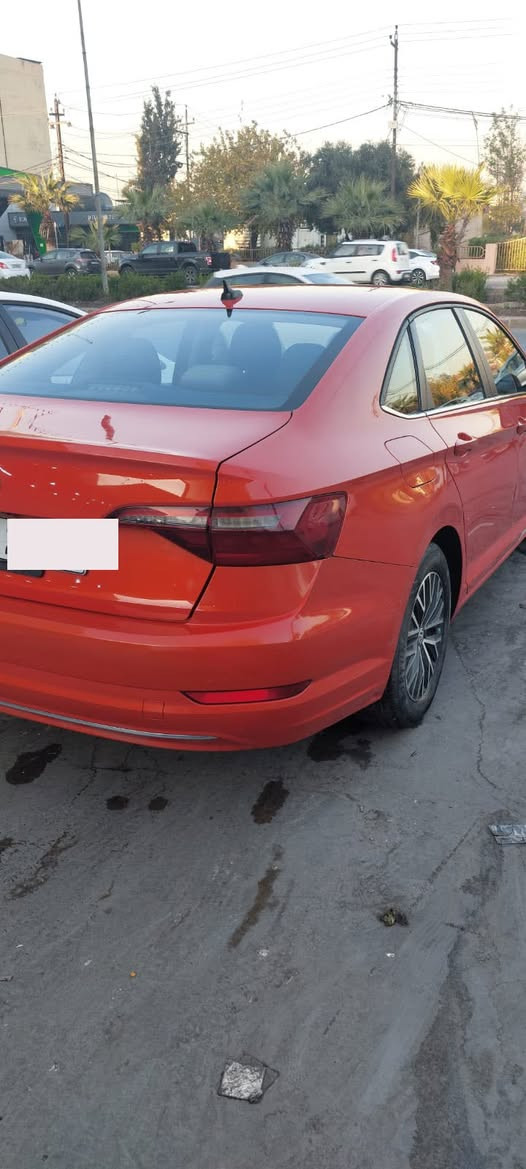 ڤۆڵکس واگن جيتا S موديل : 2021
چوار  گێر (سپۆرت+نۆرماڵ+ ئیکۆ+ عادی) 
هاند برێکی بەسمە
‎ مەكینەی 14 تۆربۆ
بۆیاخی تێدا نییە.
‎گاعی بیلادی ماوە
‎گێڕو مەکینە بەشەرت
‎بێ سەوت بێ بوخار بێ دووکەڵ بێ کرانەوە.
سەنەوی و رەقەم تازەیە
لایت و رادیتەر هەمووی بیلادن 
ئیرباگ سووکان و شان و سیستەم کراوەتەوە و وێنەی حادیسەکەی دانراوە.
‏‎رەنگ پرتەقاڵی 
‏‎لایت شەوان ئۆتۆ 
سیستمی کوژانەوە لە ترافیک
‏‎گێر و مەکینە و کارەبایی بەشەرت 
بەردی گزۆز بیلادی 
کامێرای دواوەی هەیە.
هیچ کێشەیەکی کارەبایی نییە و شاشەکەی ئۆتۆجۆین و بلوتوسە.
سەیارەکە لە ئەمریکاوە هاتووە و دەستی دیکەی نەکردووە و هیچ مەسرەفی تێدا نییە.
پەیوەندیکردن: *********** واتسئاپ، ڤایبەر .
نرخی 140 وەرەقە أربيل, العراق
