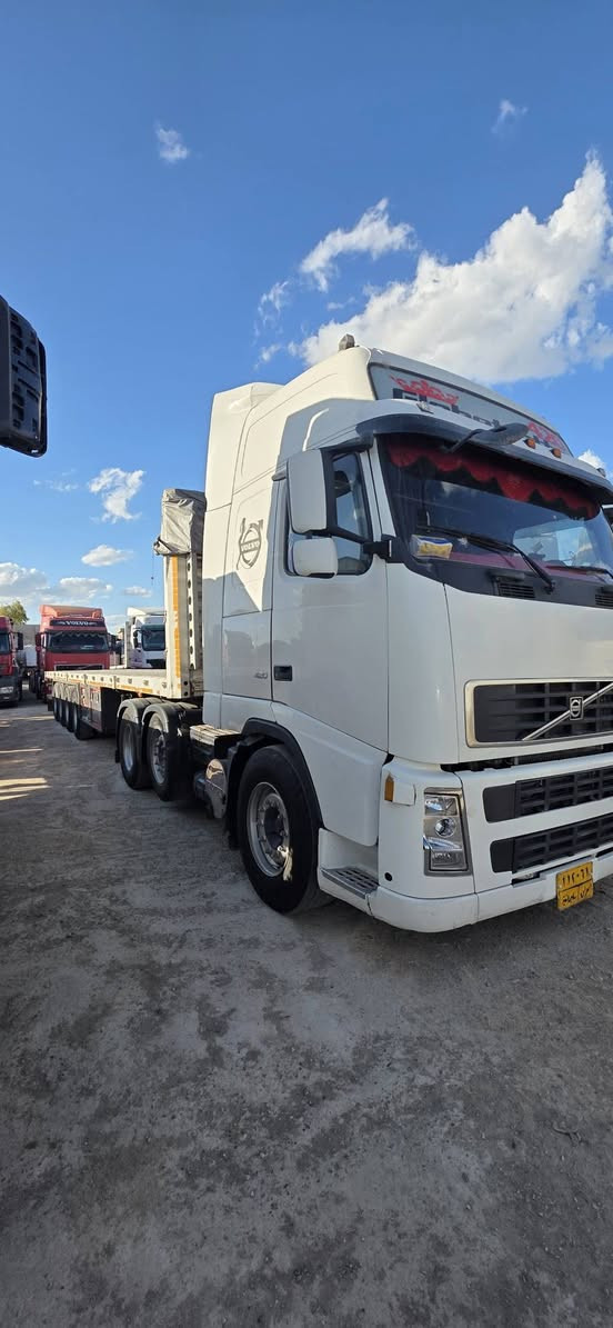 فالفو سنكل امامي موديل 2004 مع عربانه تركي 4 محور مزوج مع جناب
كير محرك شاصي اكسل قماره مكفولات 

عليها تخم تاير جديد تدفئه تبريد كله شغال 

سياره جاهزه 100% 

السعر /325$بي مجال بسيط 

للاستفسار /***********
