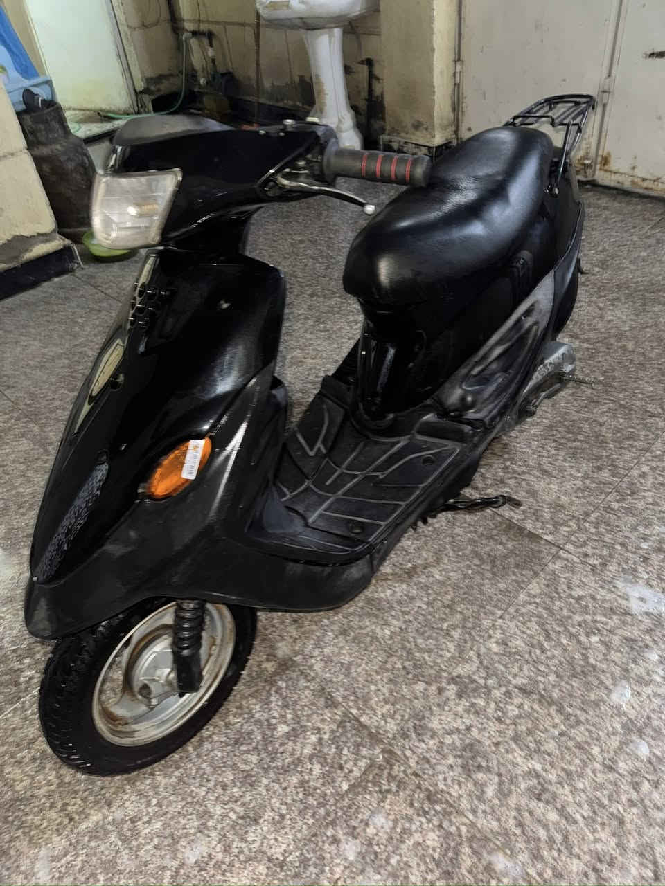 السلام عليكم
دراجه بيجي ما مفتوحه كامله كلشي بيها كامل
ماعدا الباتري كاعد السلف شغال 
السعر ٤٥٠ وبيها مجال عنواني الناصرية مركز ***********
