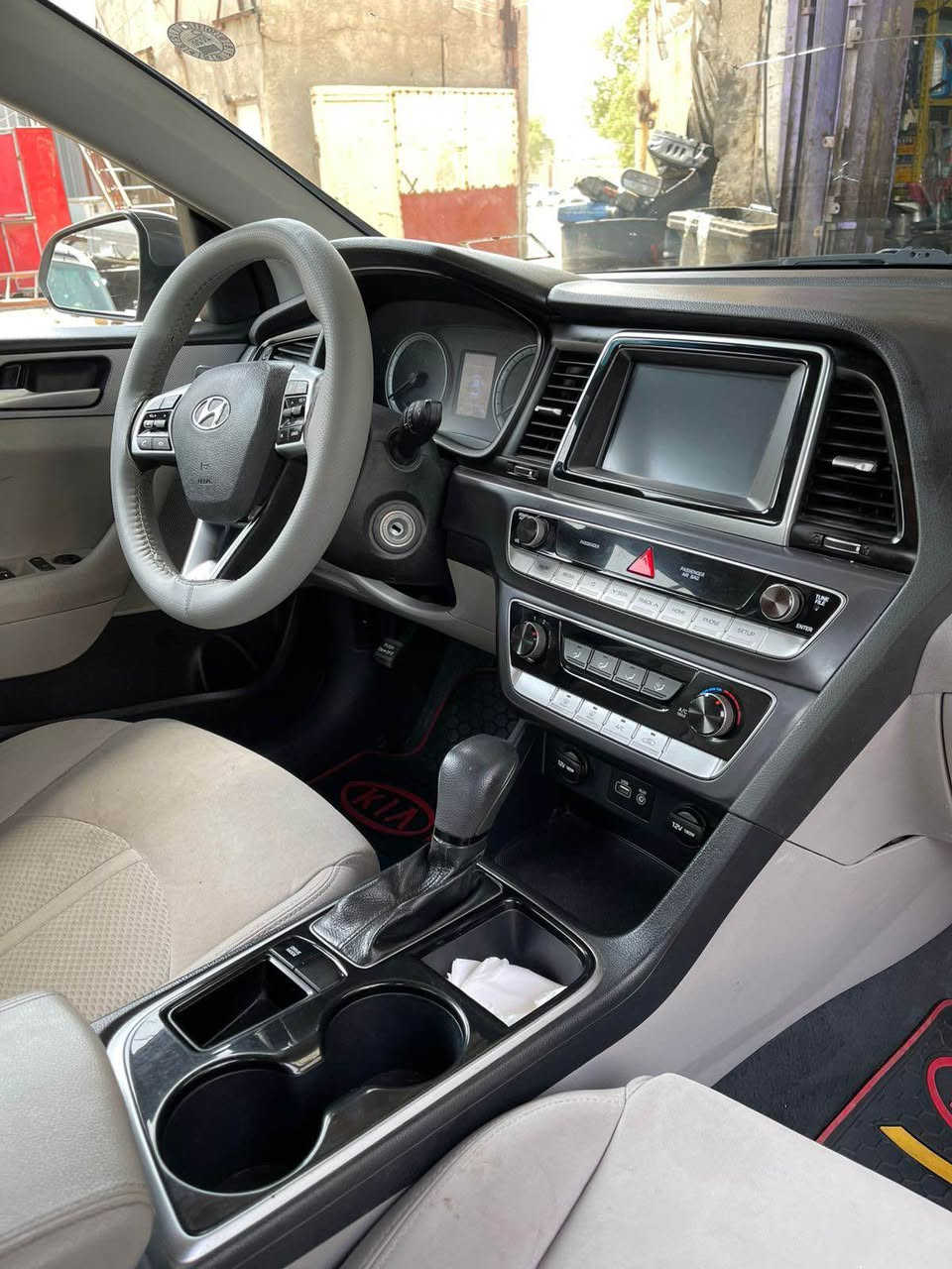 السلام عليكم 
سوناتا موديل 2019 وارد امريكي مكينه 2400 مكفوله من الفتح صور الحادث بالمنشور جاهزه مابيه كل نقص وكاله بسمي السعر 125 ورقه وبيه مجال مكان السياره بغداد
*********** بغداد, العراق
