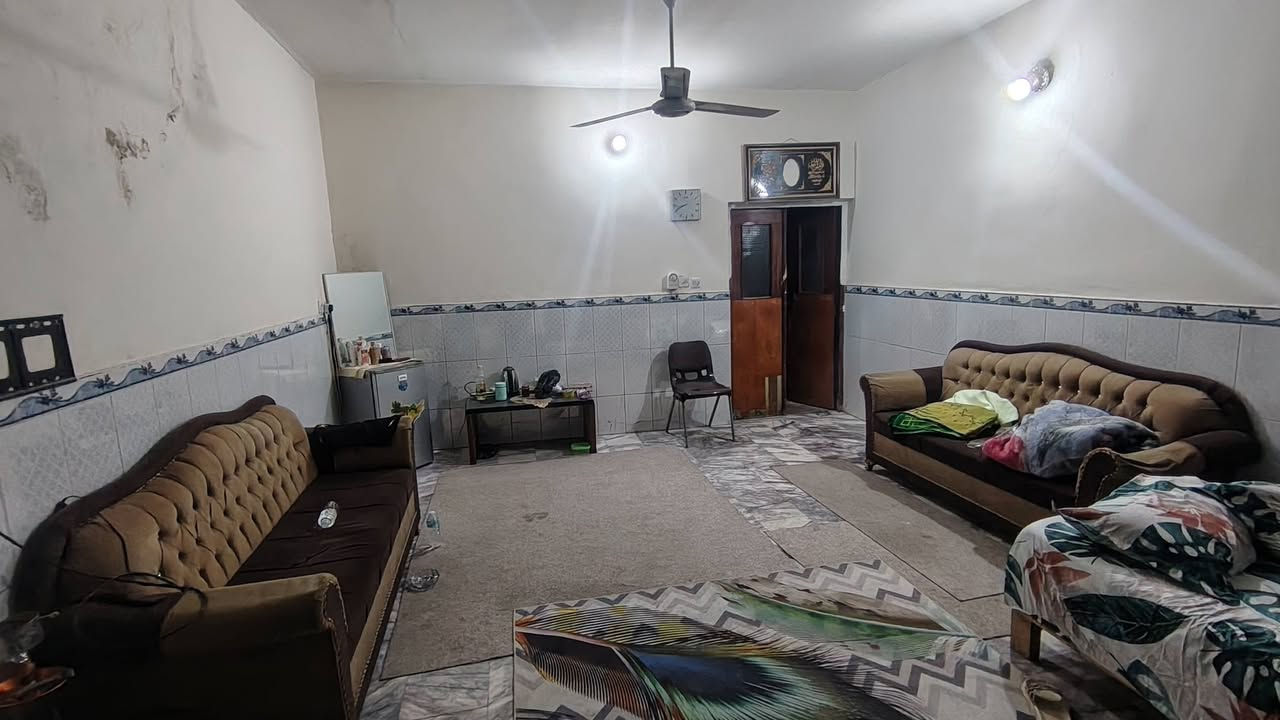 السلام عليكم
بيت للبيع ١٤٠ متر واجهة ٧ نزال ٢٠ 
محلة ٨١١ قرب السريع 
الطابق لارضي كراج حديقة صاله غرفة حولي مطبخ حمام ومخزن صغير 
الطابق الاول غرفة وحمام 
البيت بيه سطحين 
عكادة 
للاستفسار *********** فقط وتس اب 
سعر البيت ٢٢٥ مليون
